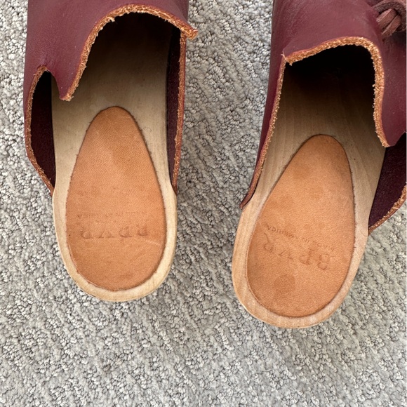 NEW BRYR Clogs with Burgundy Leather and Tassles, Sz 36 - Picture 2 of 6